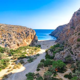 Via de Agiofaragokloof loop je zo naar Agiofarago Beach